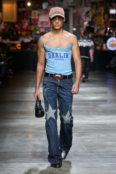 Look 3